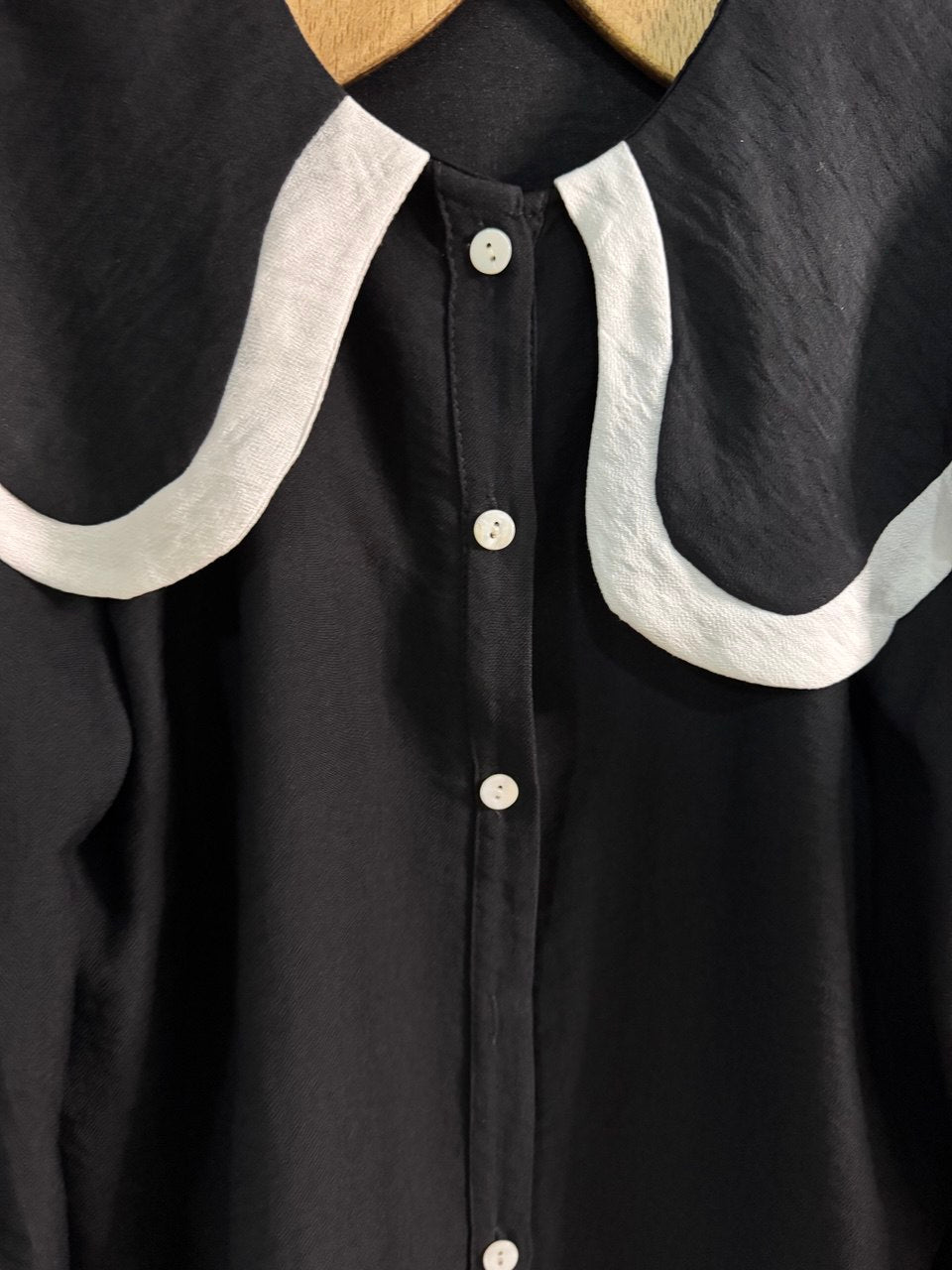 Camisa cuello bobo negra
