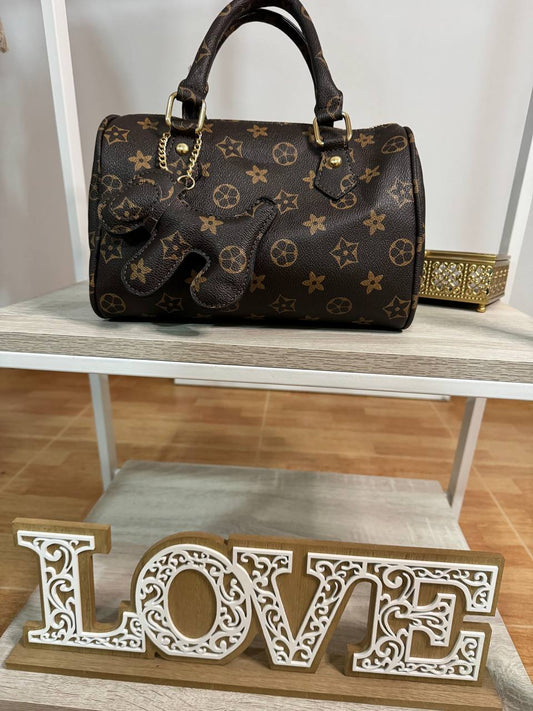 Bolso marrón con detalle perrito