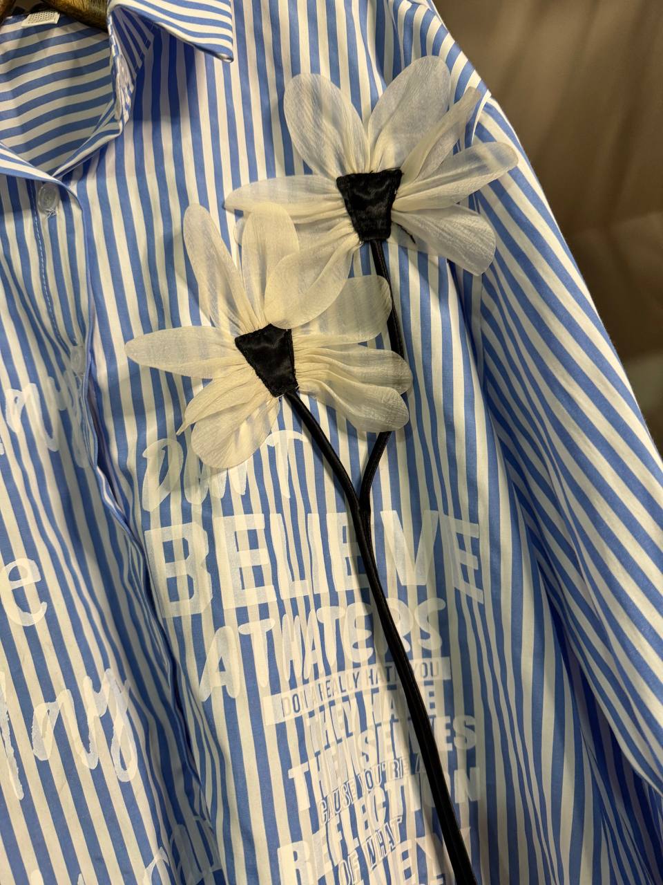Camisa oversize de rayas y flores