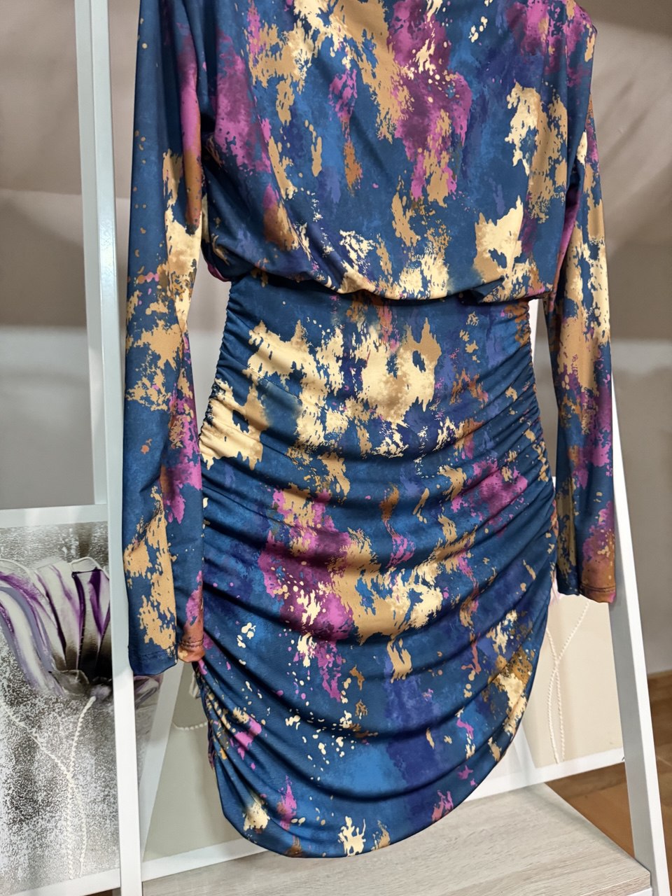 Vestido estampado acuarelas y hombreras