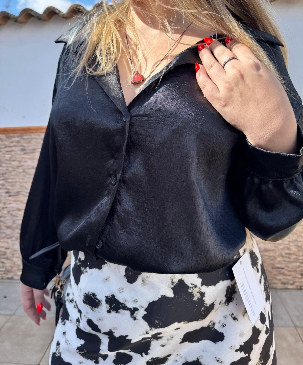 Camisa satinada negra oversize