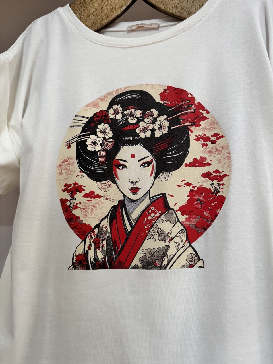 White geisha t-shirt