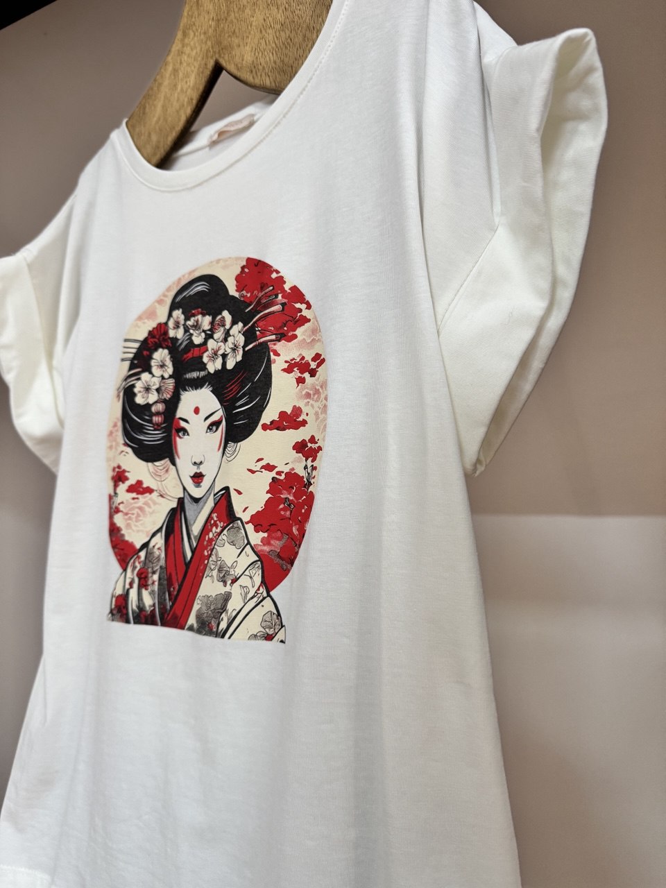 White geisha t-shirt
