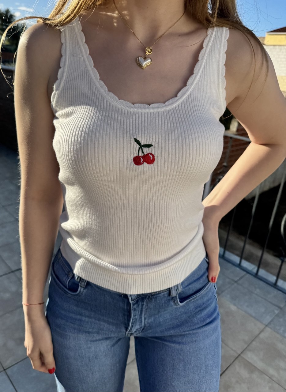 Camiseta cerezas bordadas (Varios colores)