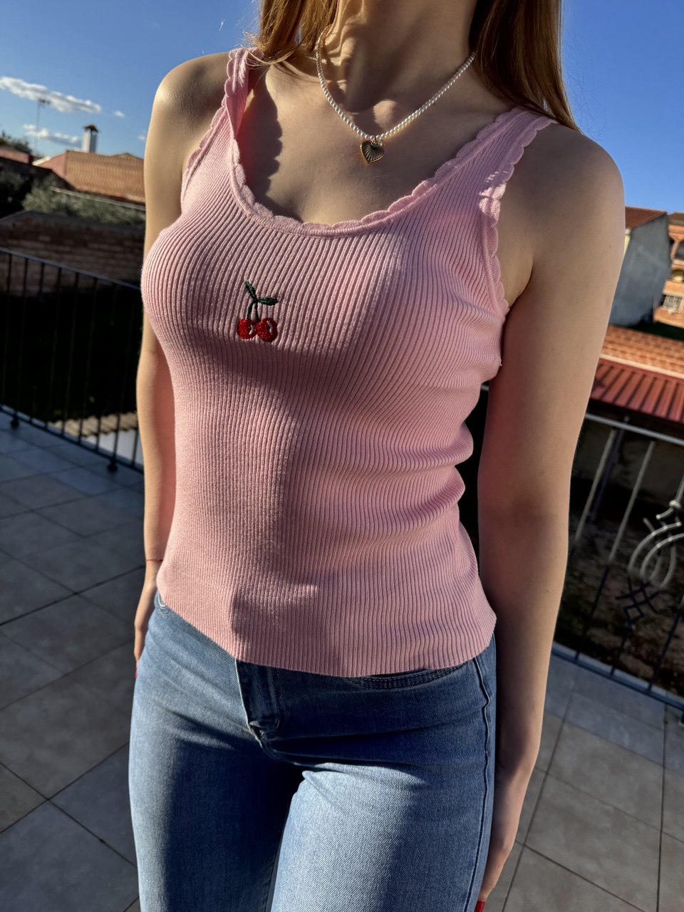 Camiseta cerezas bordadas (Varios colores)