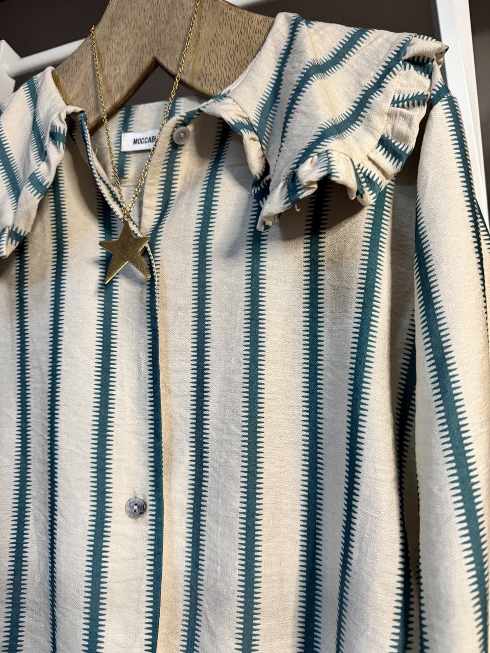 Camisa de rayas cuello bobo