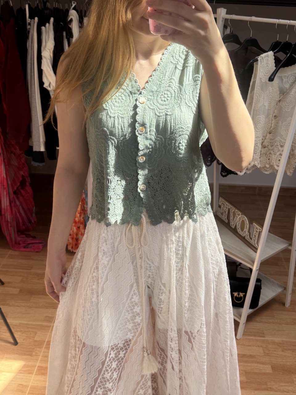 Top bordado con botones (Varios colores)