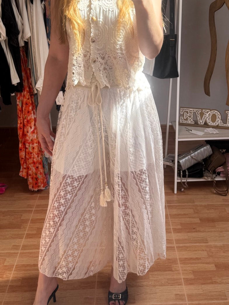 Falda pantalón de encaje