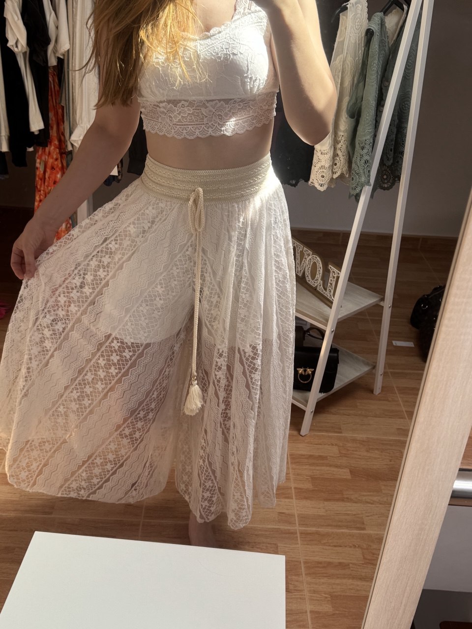 Falda pantalón de encaje