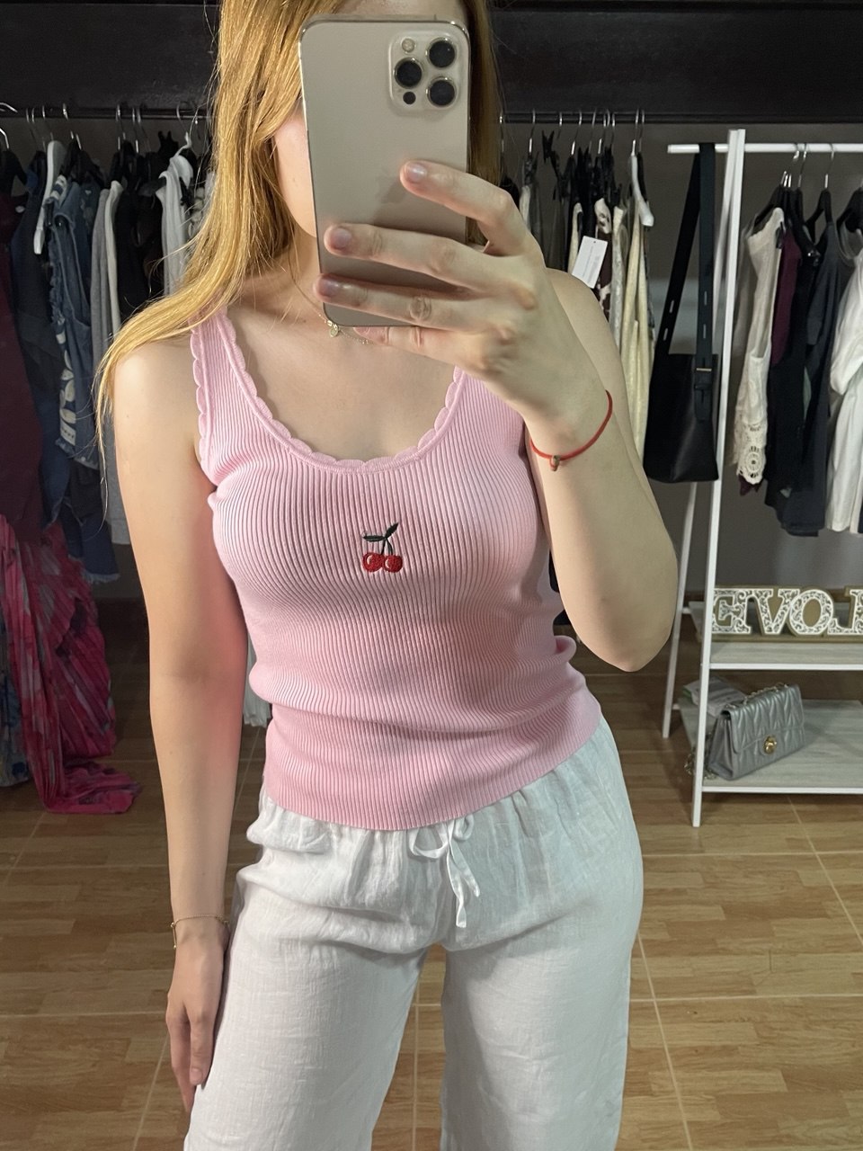 Camiseta cerezas bordadas (Varios colores)