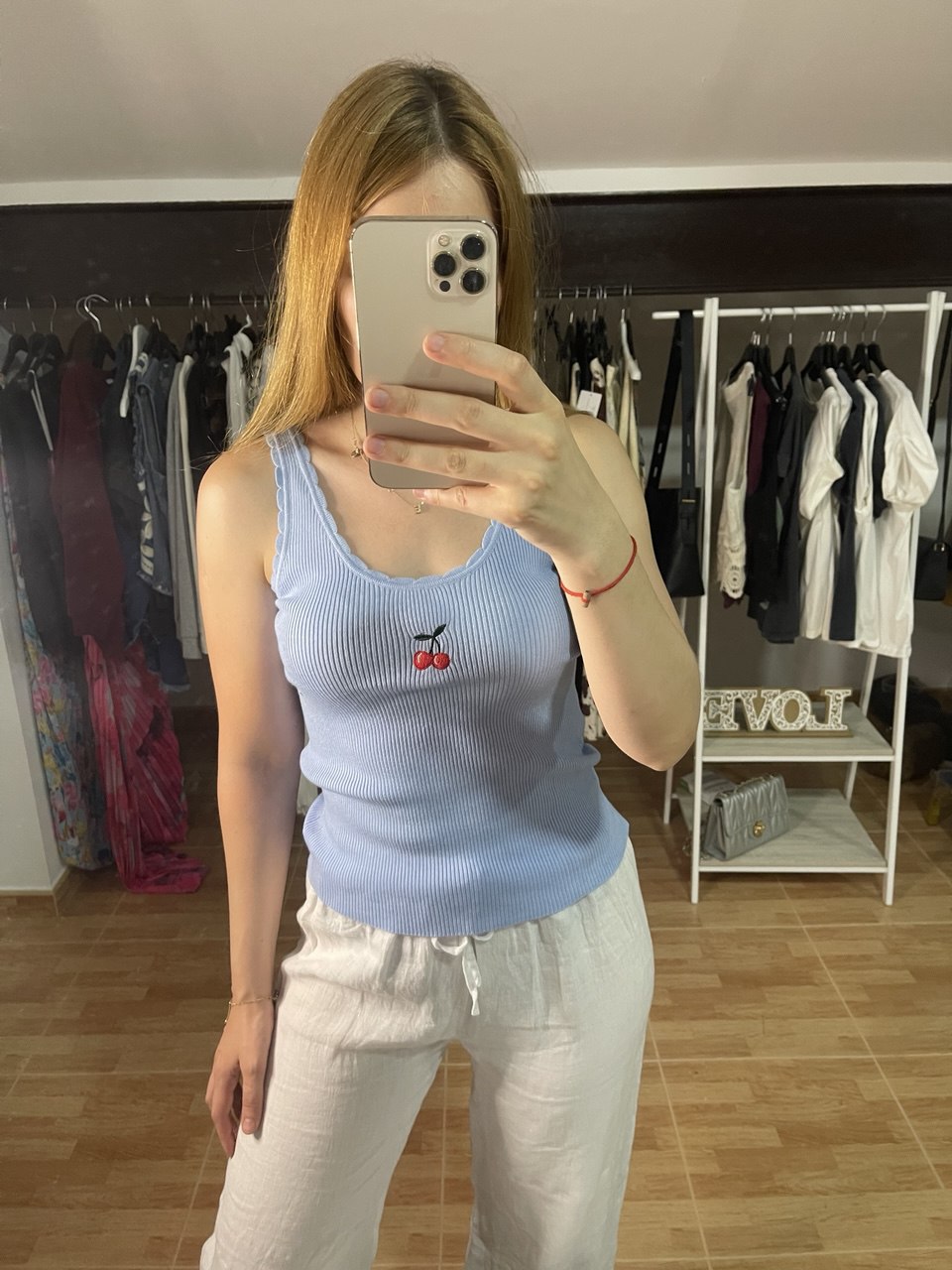 Camiseta cerezas bordadas (Varios colores)