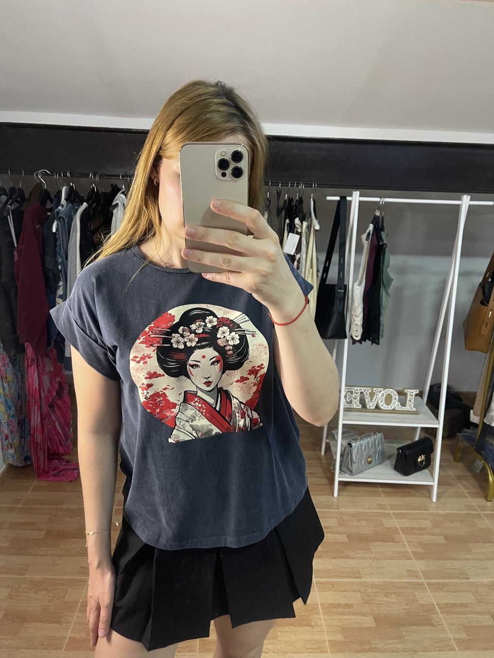 Camiseta gris geisha