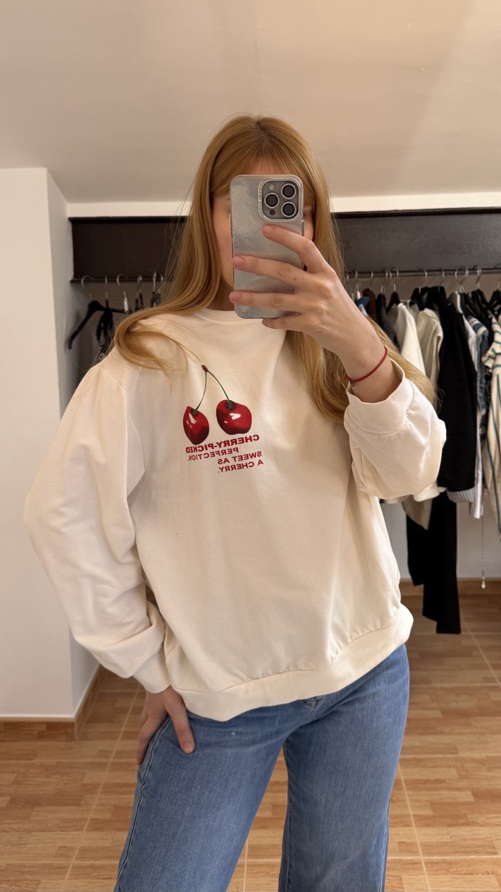 Sudadera crema oversize cherry