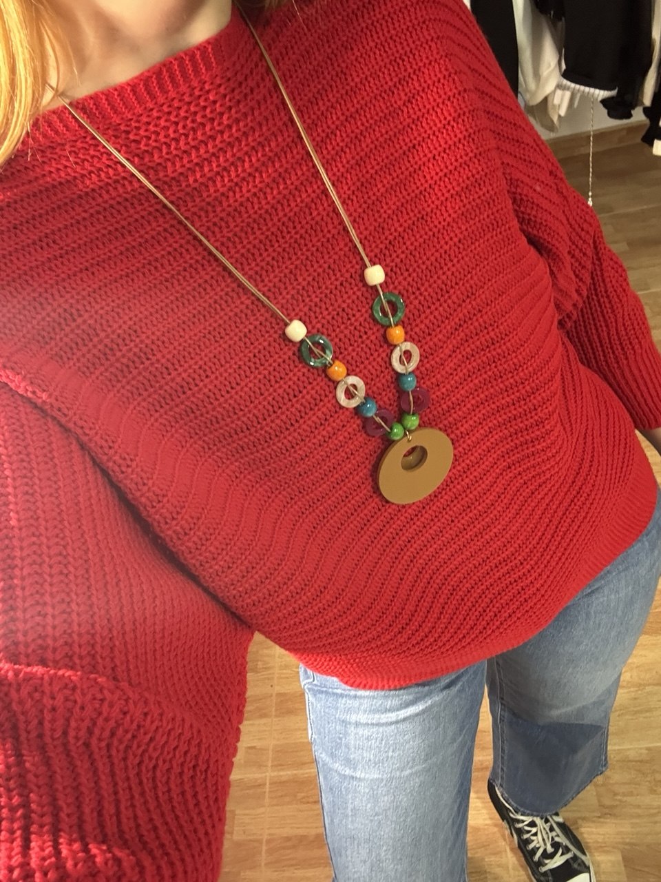 Jersey Rojo de Punto con Colgante