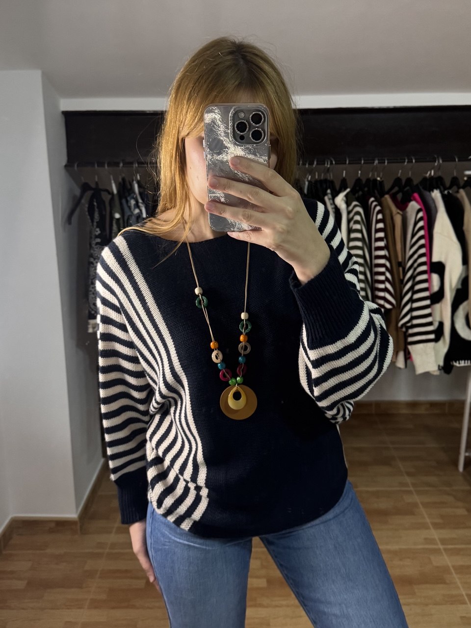 Jersey oversize de rayas azul marino con colgante