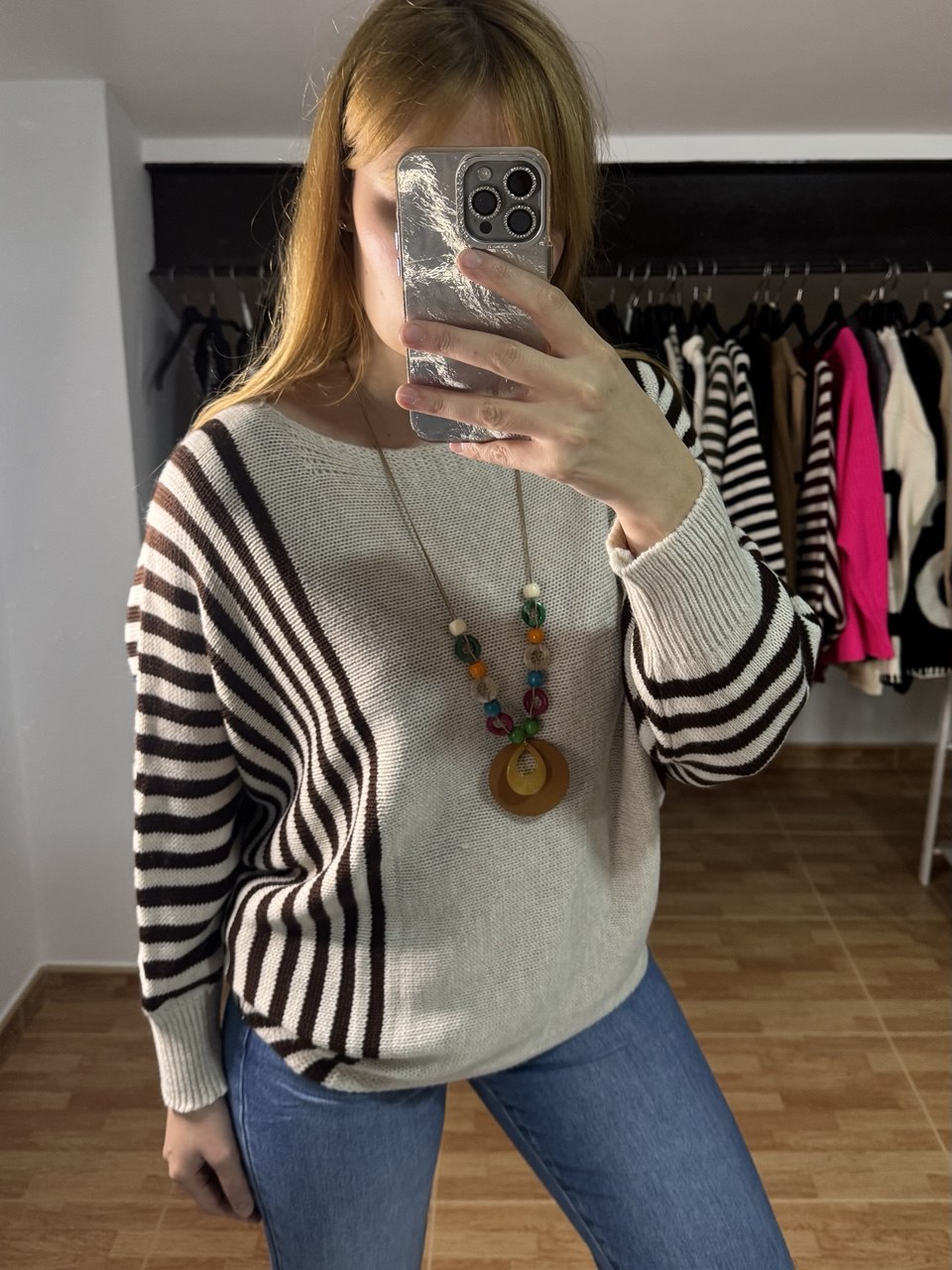 Jersey oversize de rayas crema con colgante