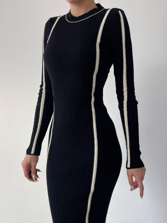 Knitted silhouette dress
