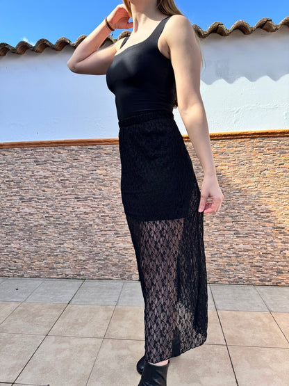 Falda larga de encaje negra