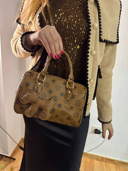 Beige bag with dog detail