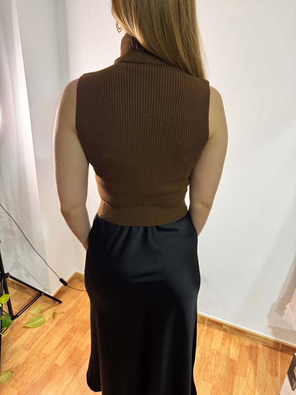 Falda satén negra