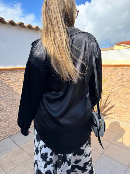Camisa satinada negra oversize