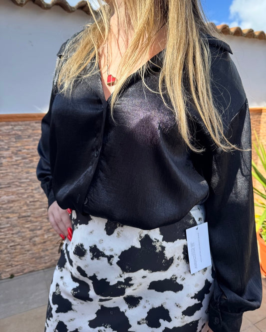 Camisa satinada negra oversize
