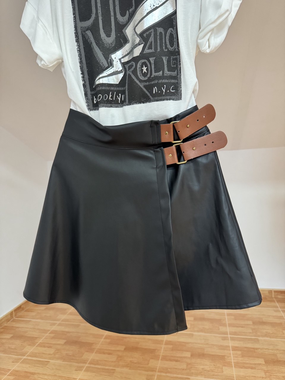 Falda piel ajustable