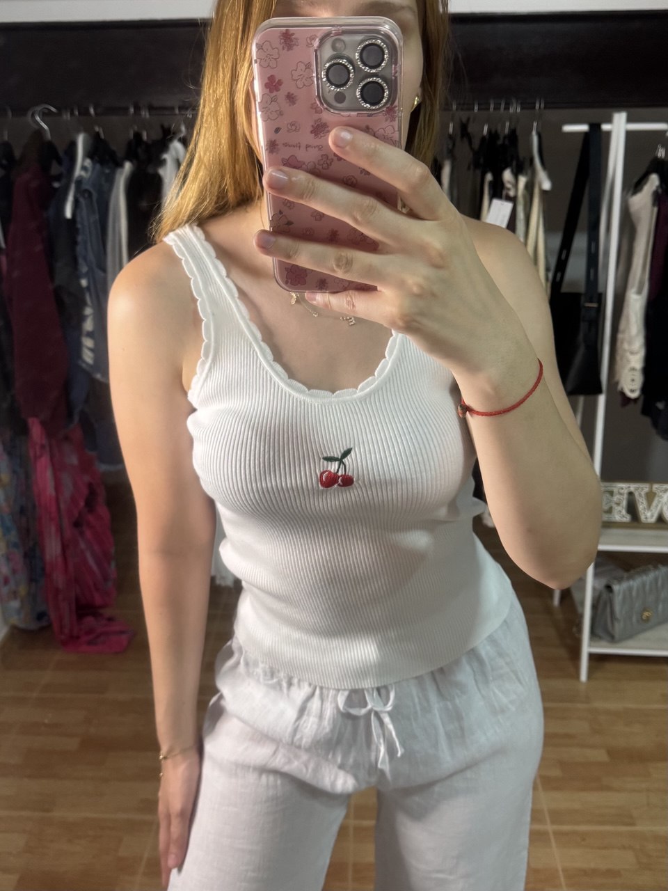 Camiseta cerezas bordadas (Varios colores)