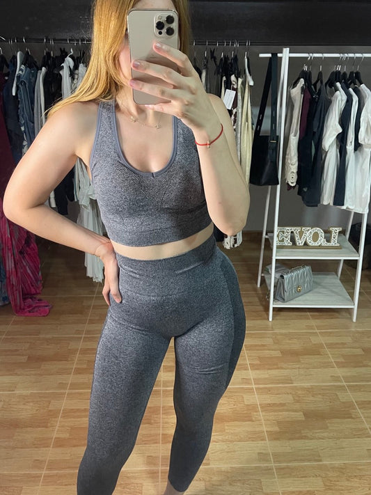 Conjunto deportivo push up Gris