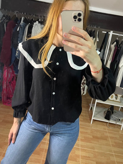 Camisa cuello bobo negra