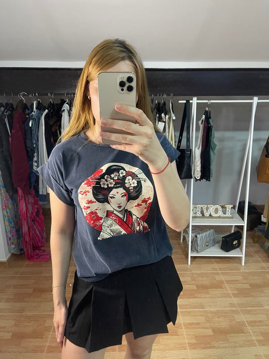 Camiseta gris geisha