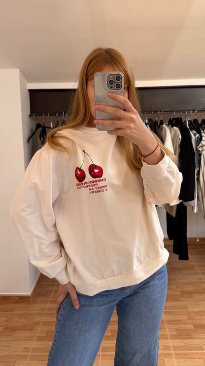 Sudadera crema oversize cherry
