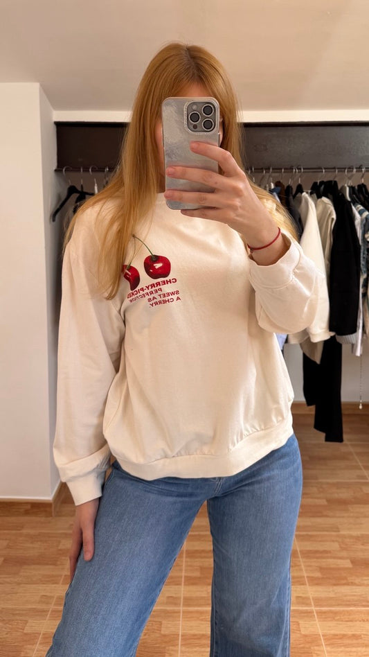 Sudadera crema oversize cherry