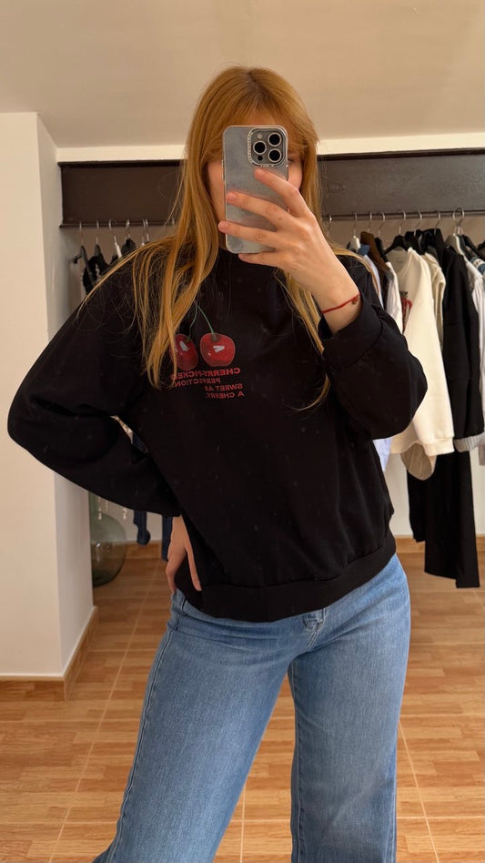 Sudadera negra oversize cherry