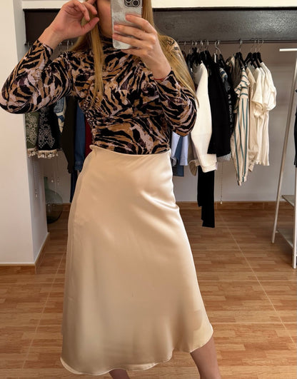 Falda satinada beige