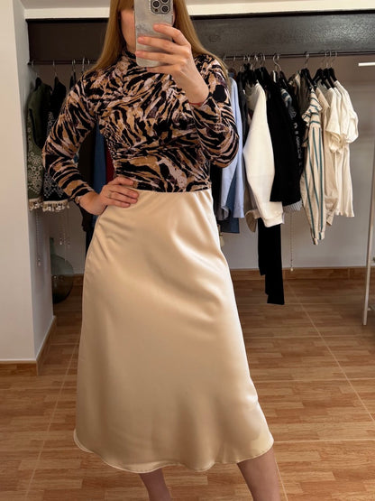 Falda satinada beige