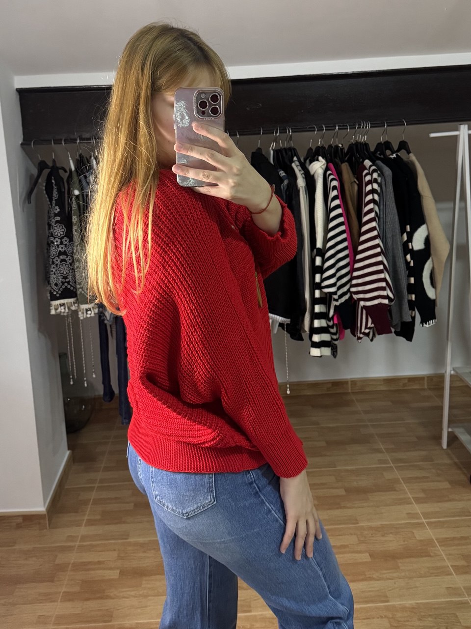 Jersey Rojo de Punto con Colgante