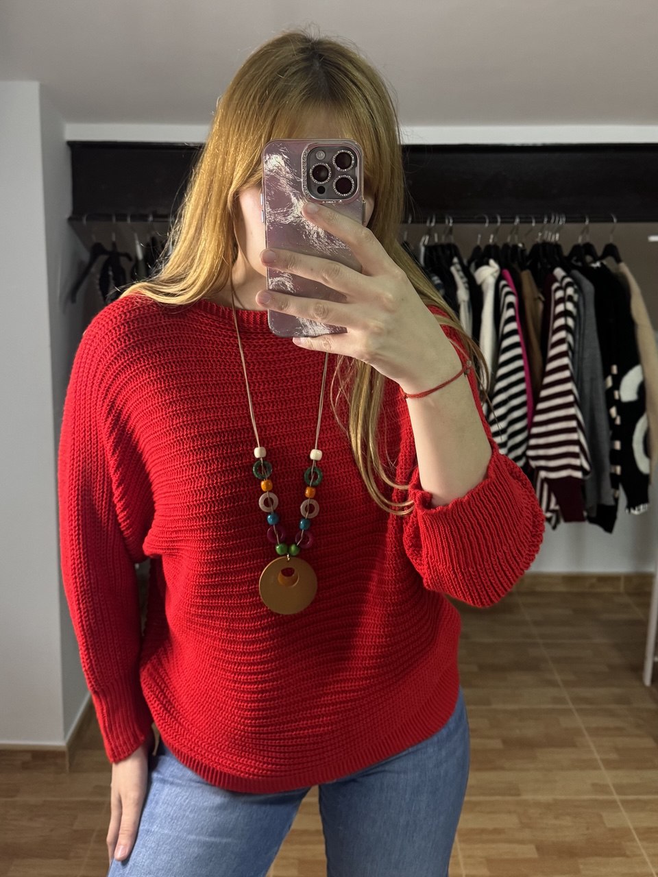 Jersey Rojo de Punto con Colgante