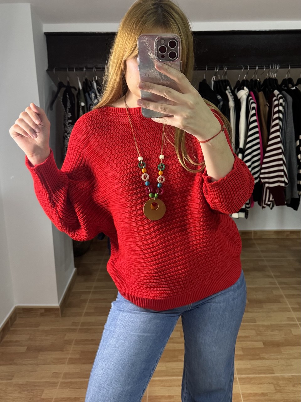 Jersey Rojo de Punto con Colgante