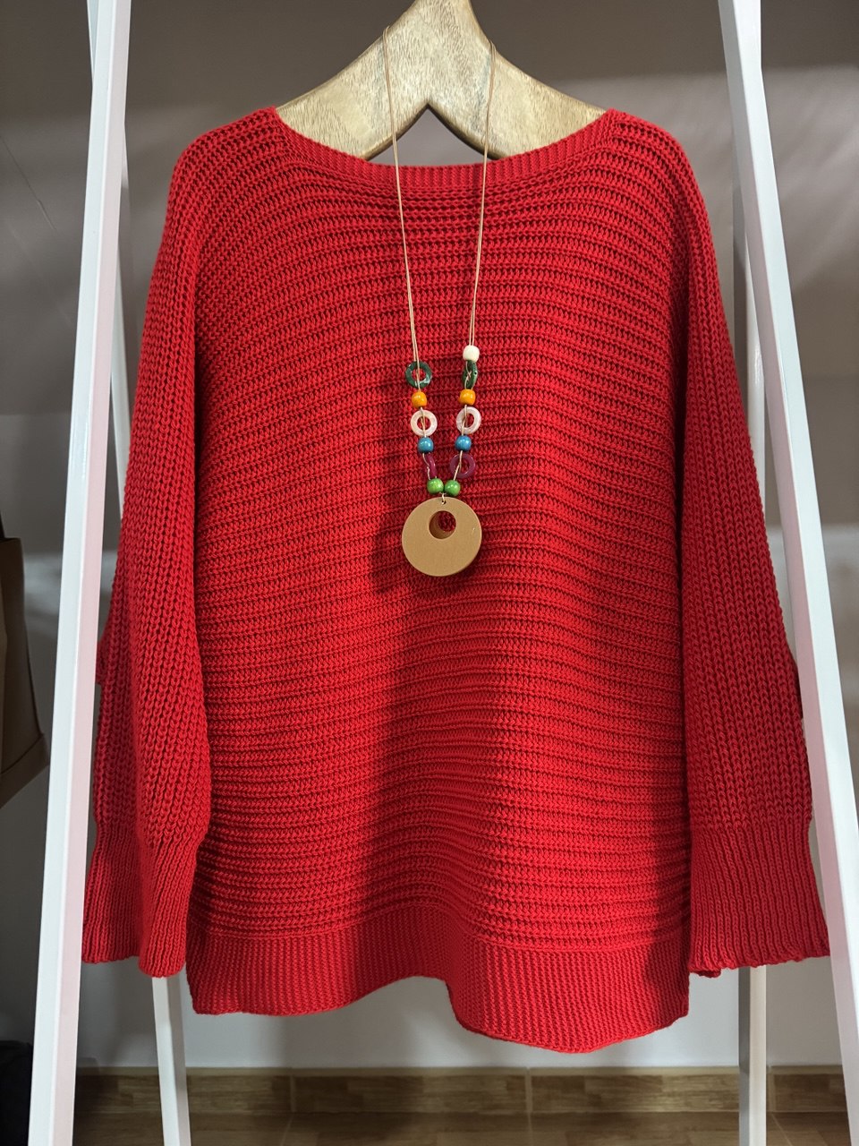 Jersey Rojo de Punto con Colgante