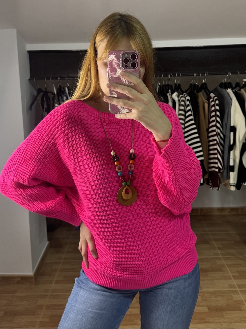 Jersey Fucsia de Punto con Colgante