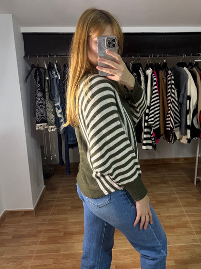 Jersey oversize de rayas verde con colgante