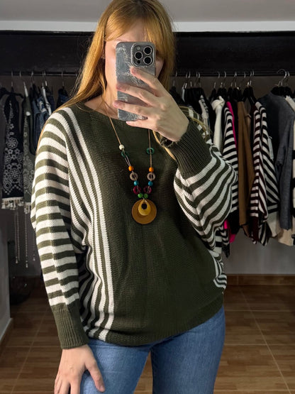 Jersey oversize de rayas verde con colgante