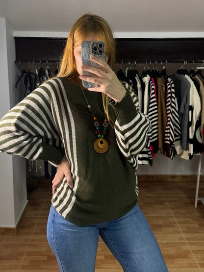 Jersey oversize de rayas verde con colgante