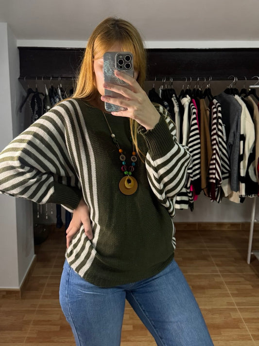 Jersey oversize de rayas verde con colgante