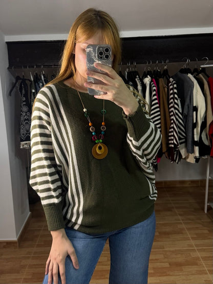 Jersey oversize de rayas verde con colgante