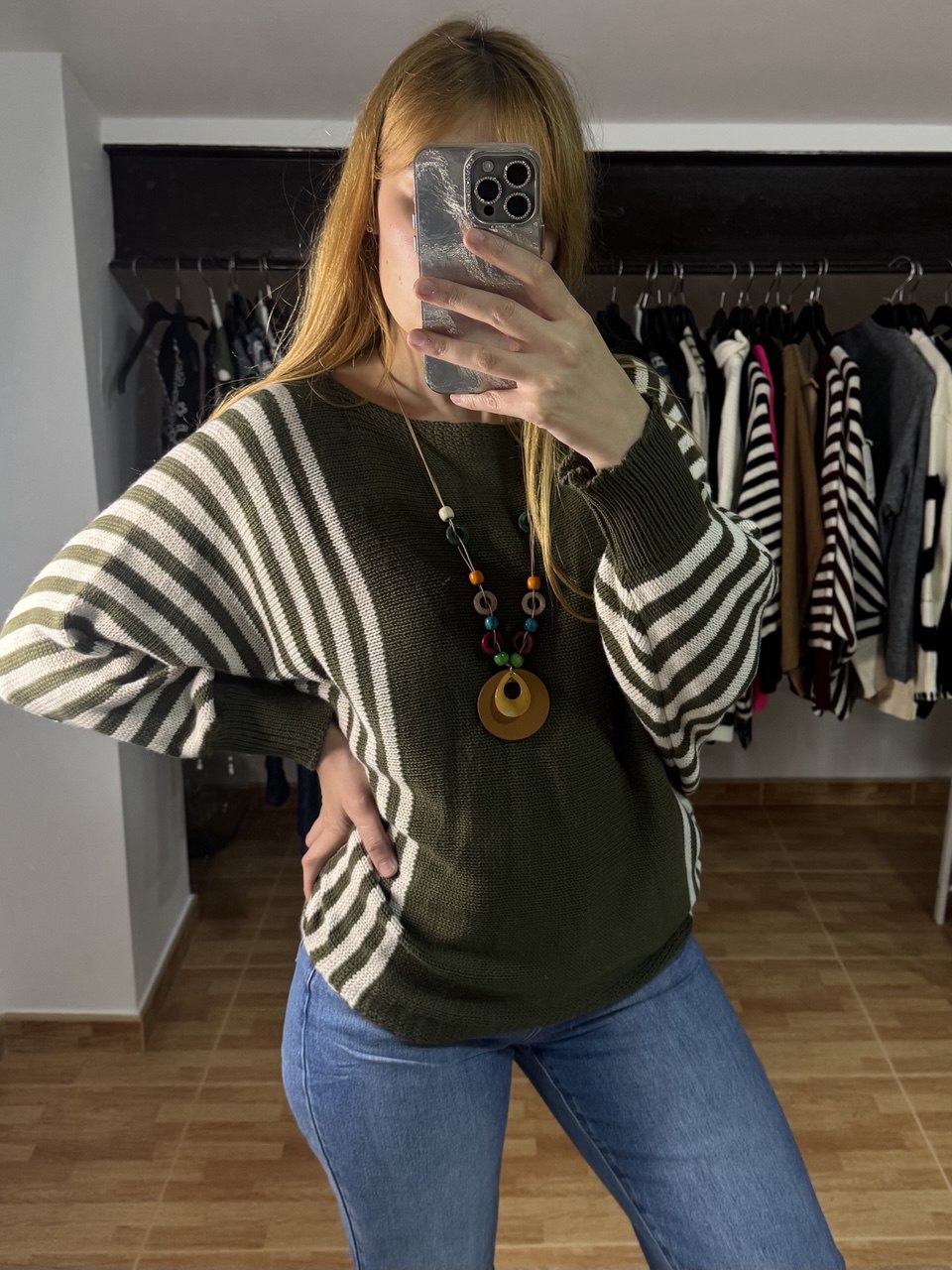 Jersey oversize de rayas verde con colgante