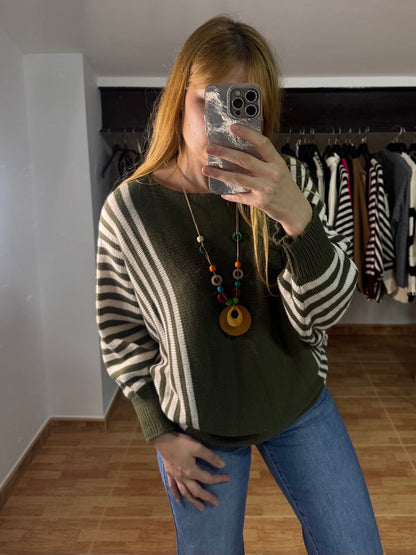 Jersey oversize de rayas verde con colgante