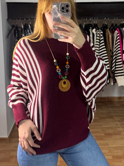 Jersey oversize de rayas burdeos con colgante