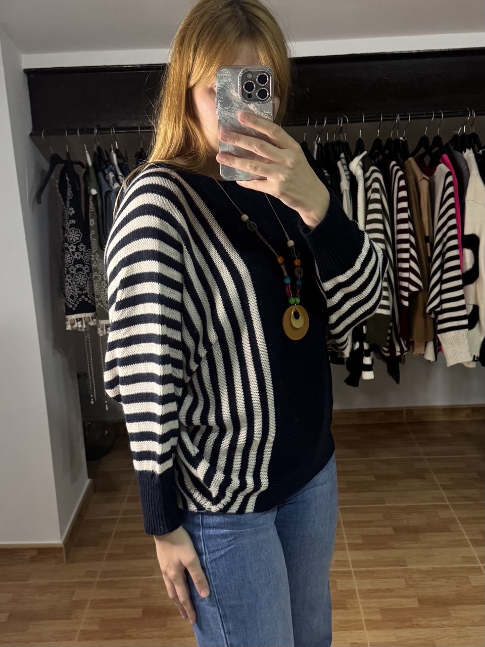 Jersey oversize de rayas azul marino con colgante